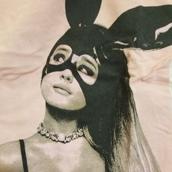 Ariana Grande Dangerous Woman Tour Tshirt - Picture 3 of 6